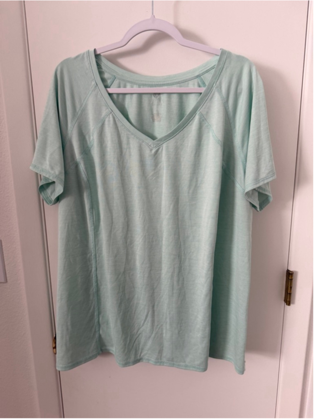 LIVI Active Plus Size 22/24 Mint Green V Neck Athletic Top Womens Workout Shirt